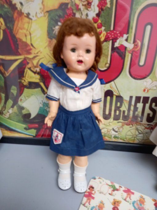 Jolie poupée idéal doll