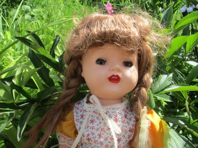 JOLIE POUPEE VINTAGE